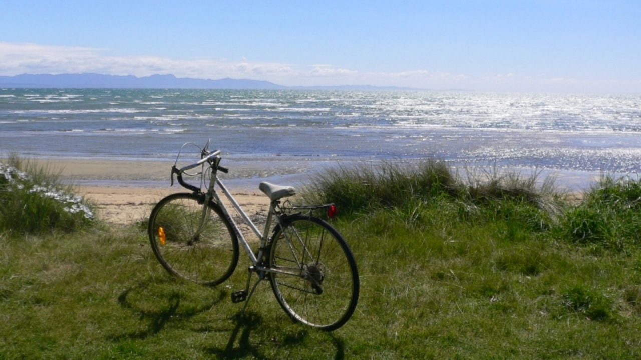 海と自転車イメージ