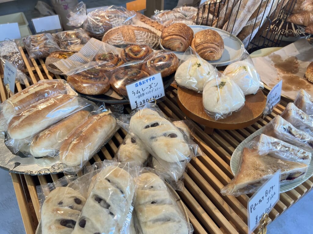 【茅ヶ崎市】茅ヶ崎市中海岸のパンとカフェの複合施設「Sprout bread＆cafe」を覗いてきました！美味しそうなパンとゆったりしたカフェ