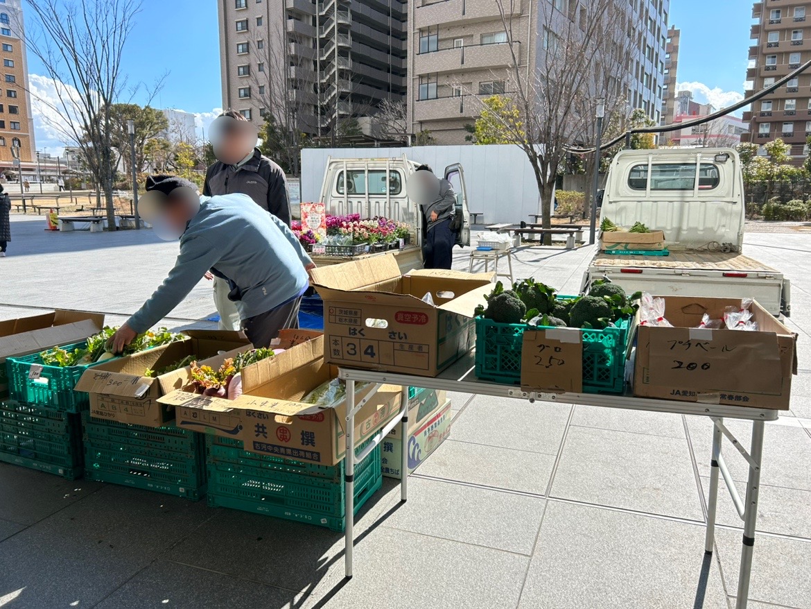 茅ヶ崎市役所前にて直売会