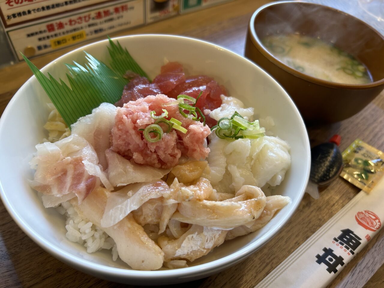 魚丼屋ちがさき駅前店開店記念紅白丼松