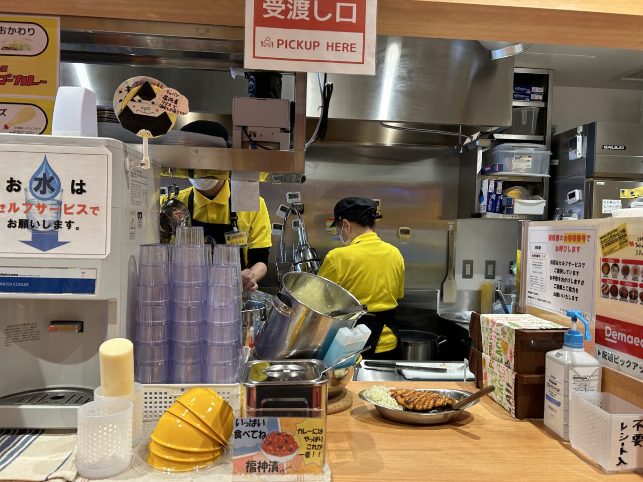 ゴーゴーカレー茅ヶ崎パーク店受渡し口