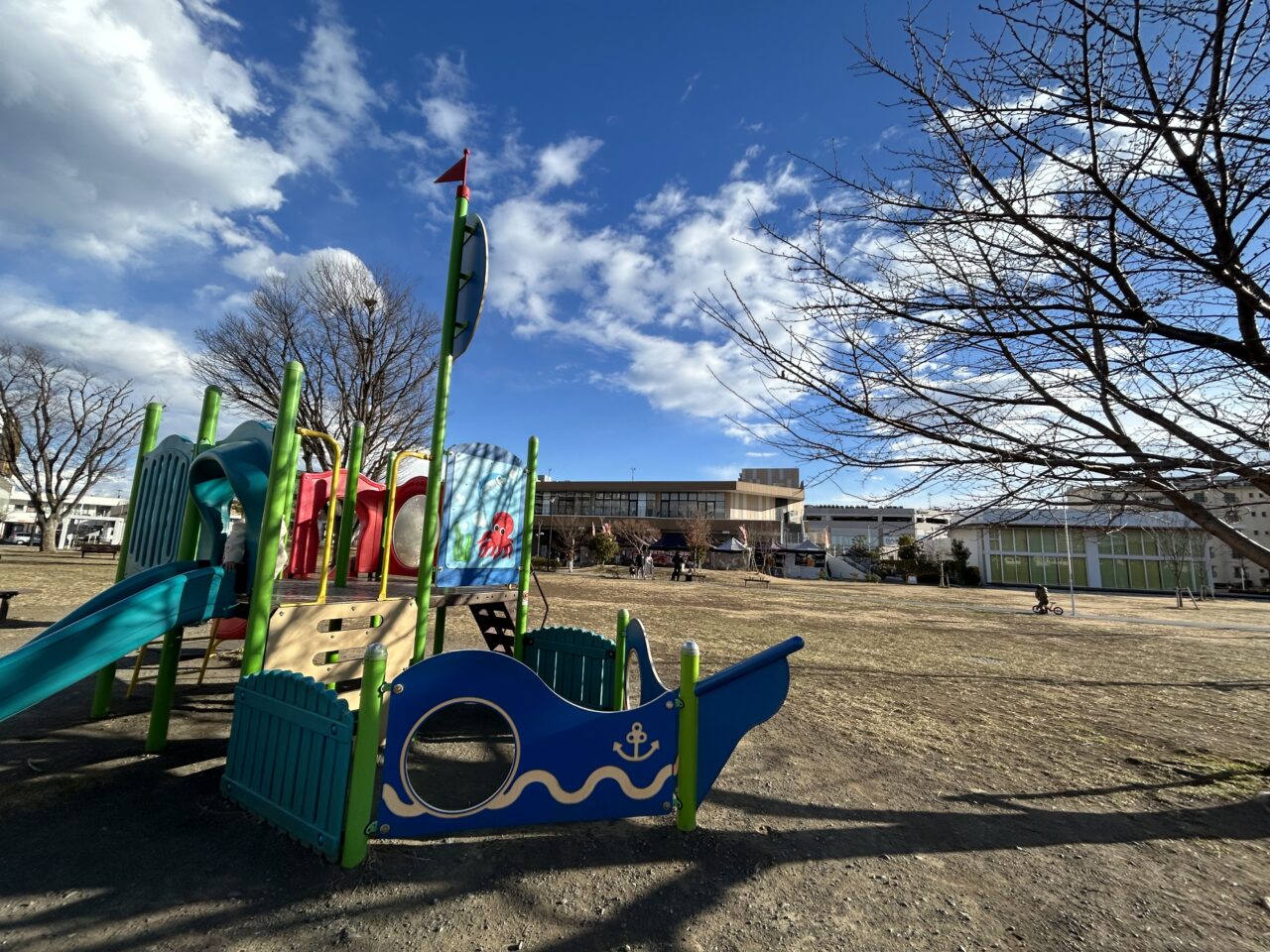 浜見平にあるしろやま公園の遊具