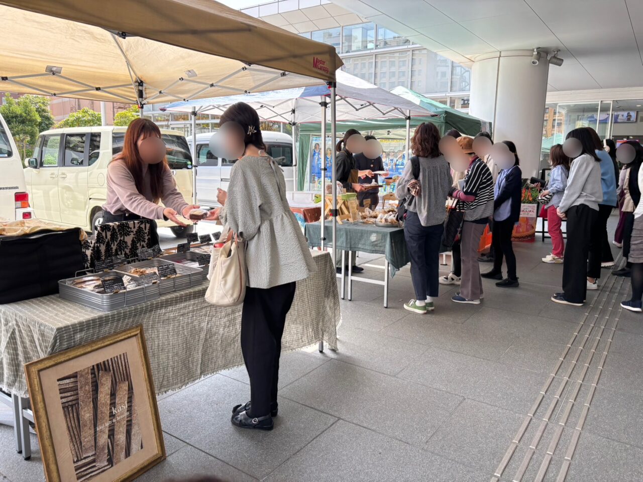 茅ヶ崎市役所入り口で行われるパンウィーク