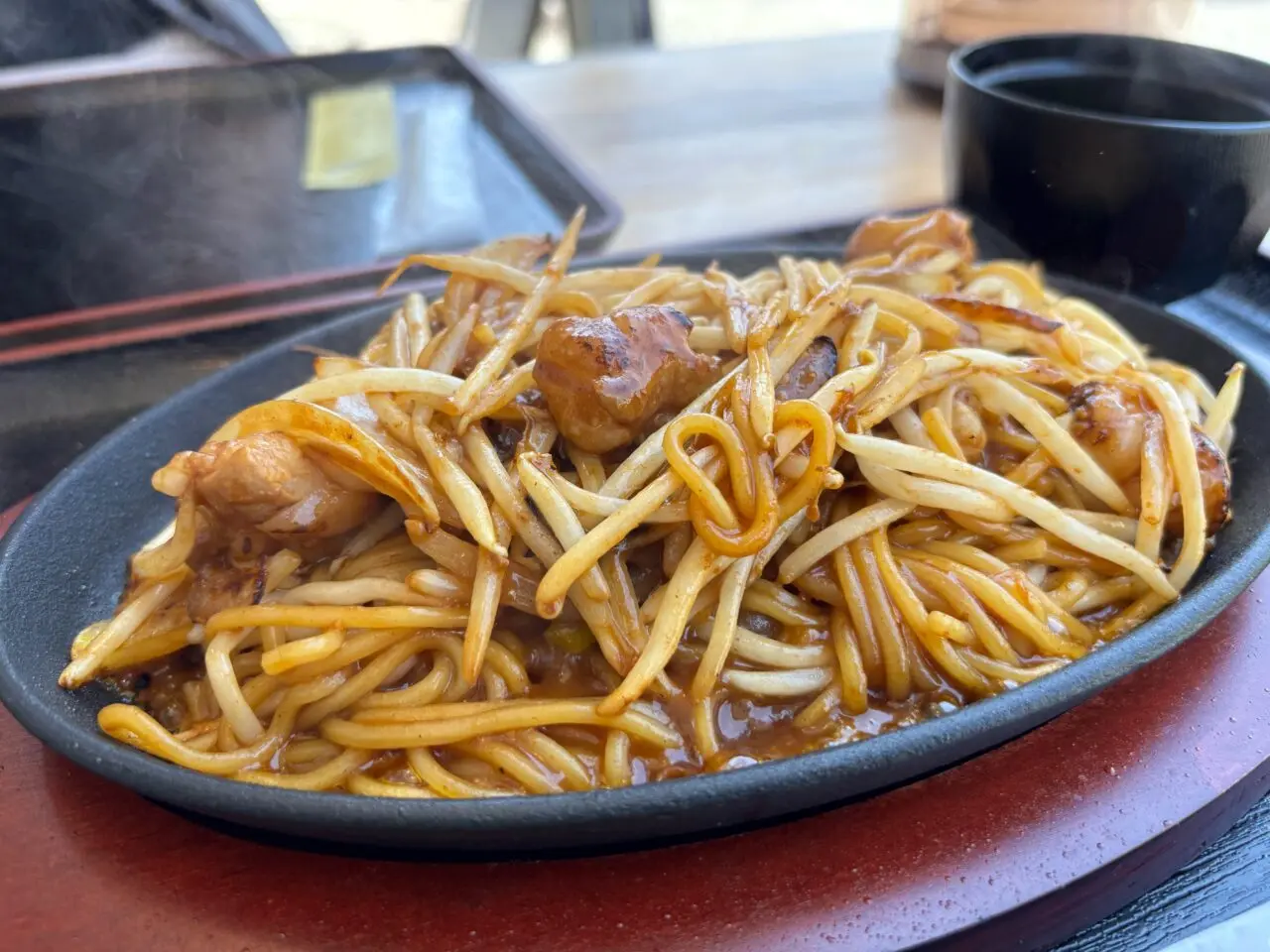 北茅ヶ崎駅近くの大衆居酒屋「くろまつ」のランチ