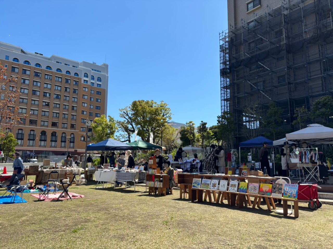 茅ヶ崎市役所前広場で開催された「本とおいしいものとすてきなもの」