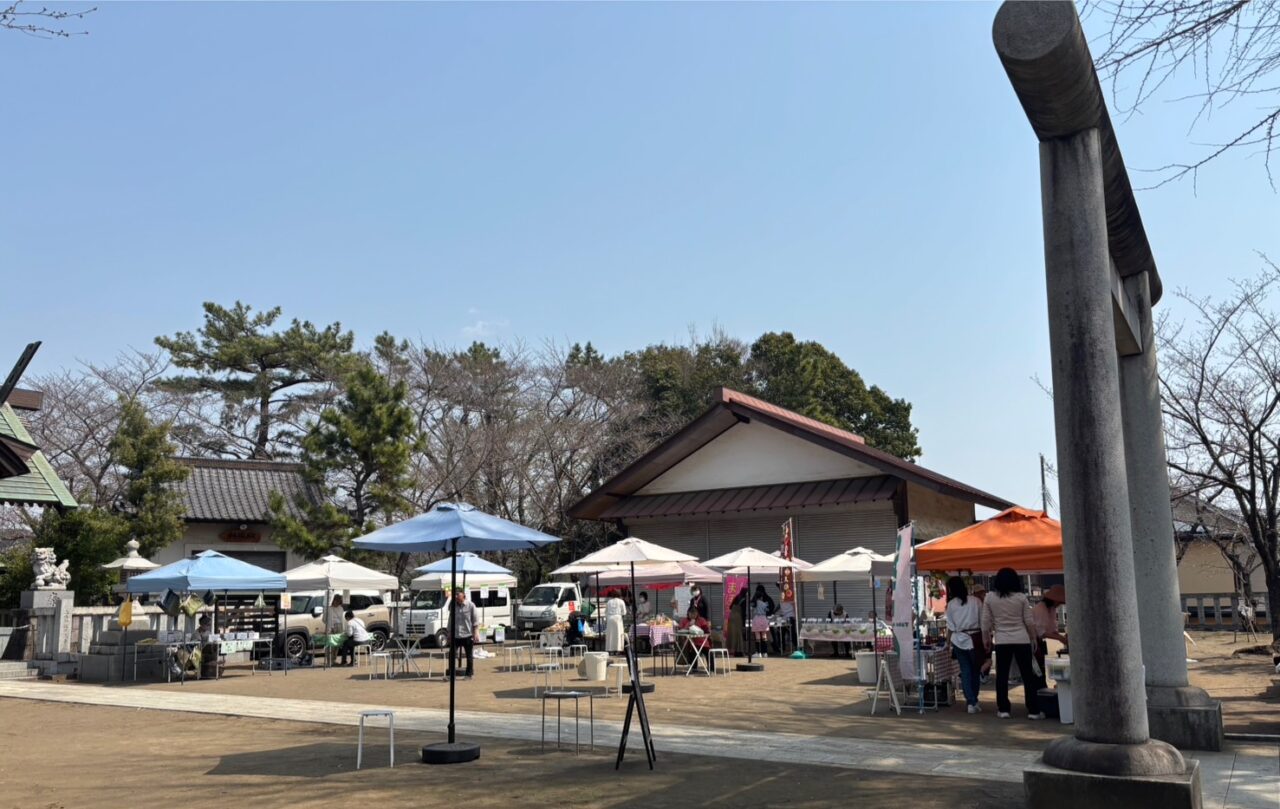 赤羽根の神明大神で開催されている水曜ぽかぽかマルシェ