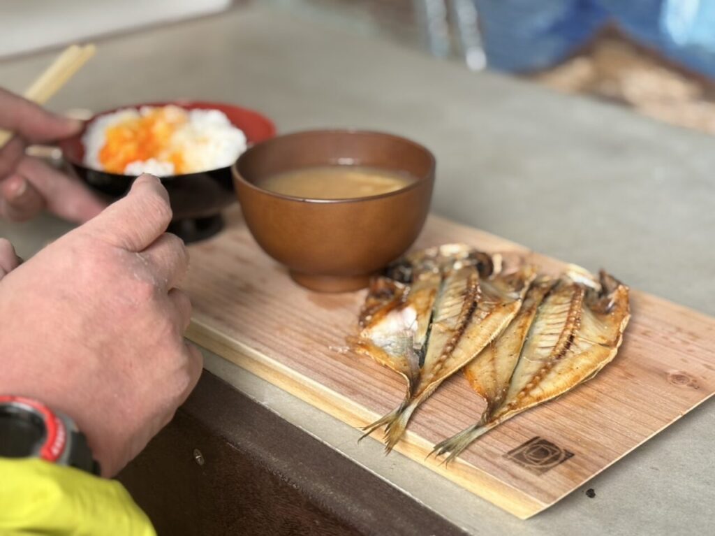 「朝市朝飯始めました」提供画像