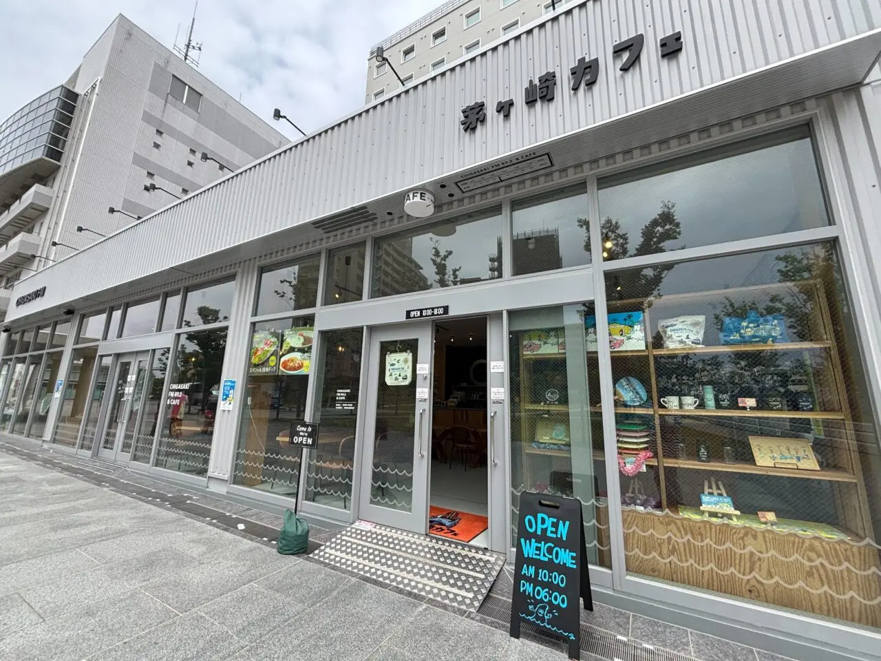 茅ヶ崎市役所となり、茅ヶ崎FMに併設されている「茅ヶ崎カフェ」