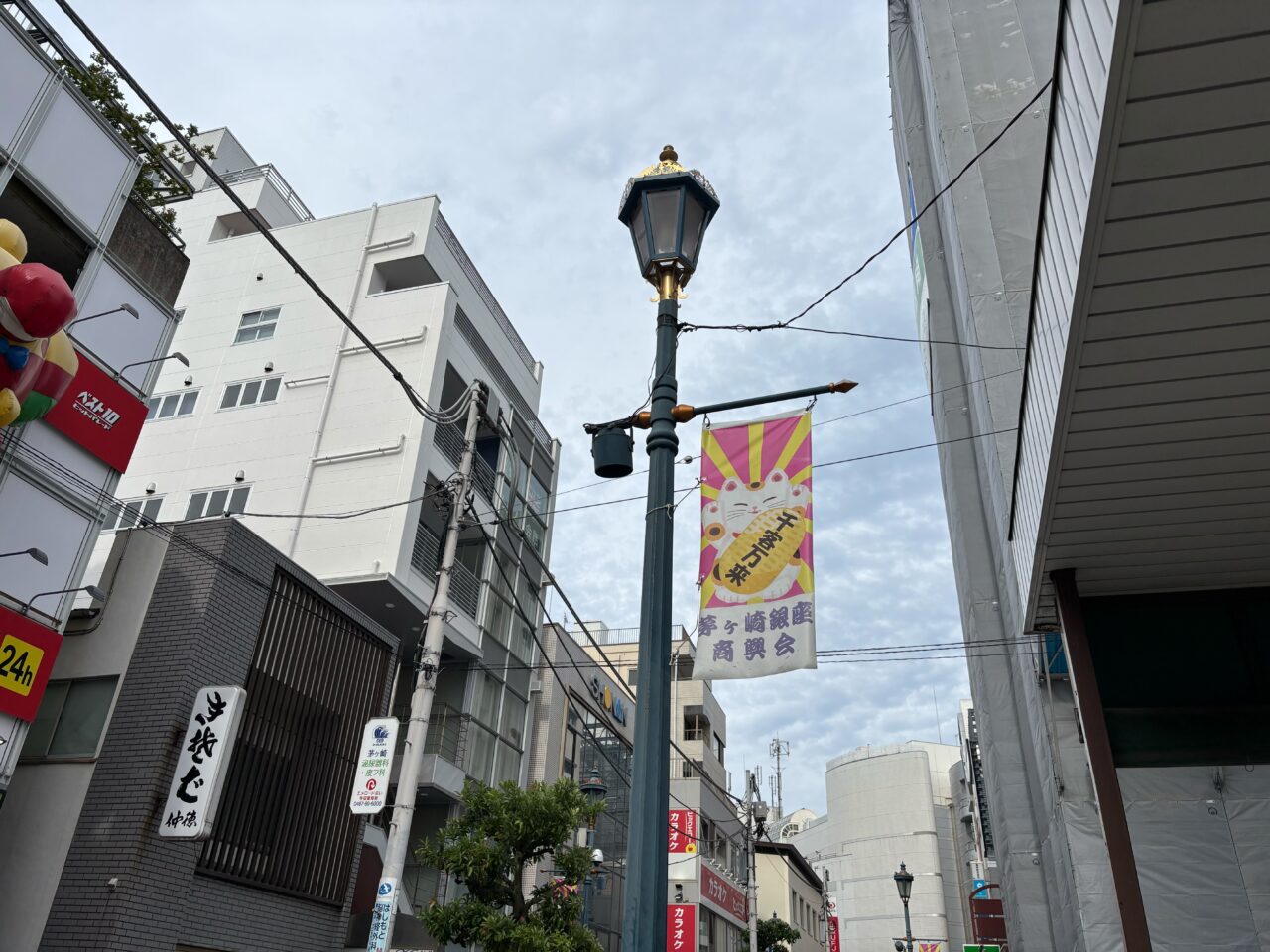 茅ケ崎駅北口の商店街「エメロード」