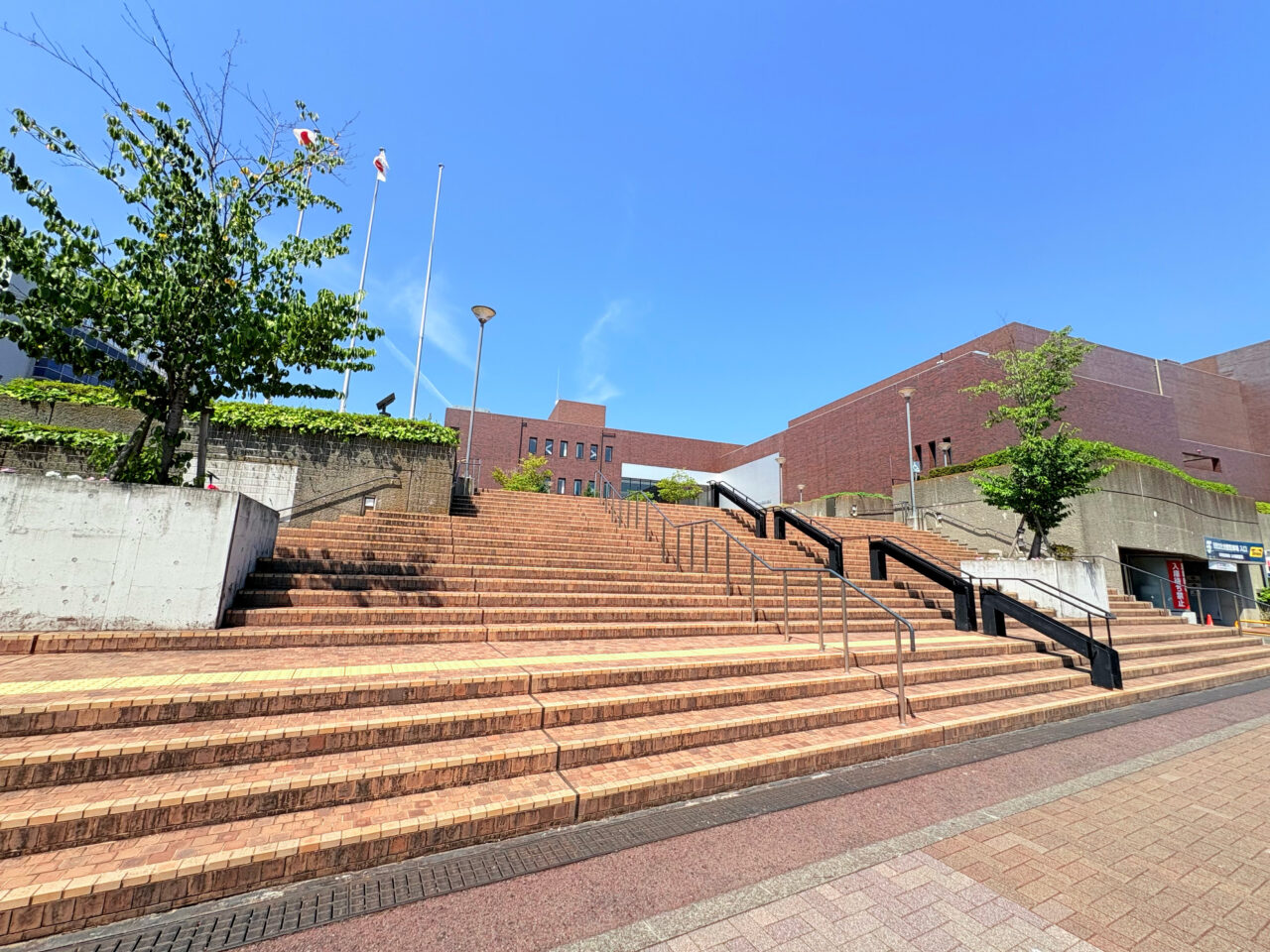 茅ヶ崎市民文化会館の外観
