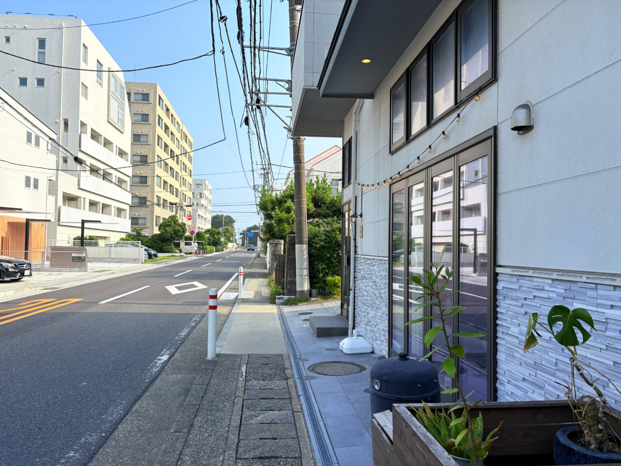 晴ノ鮨の外観と道