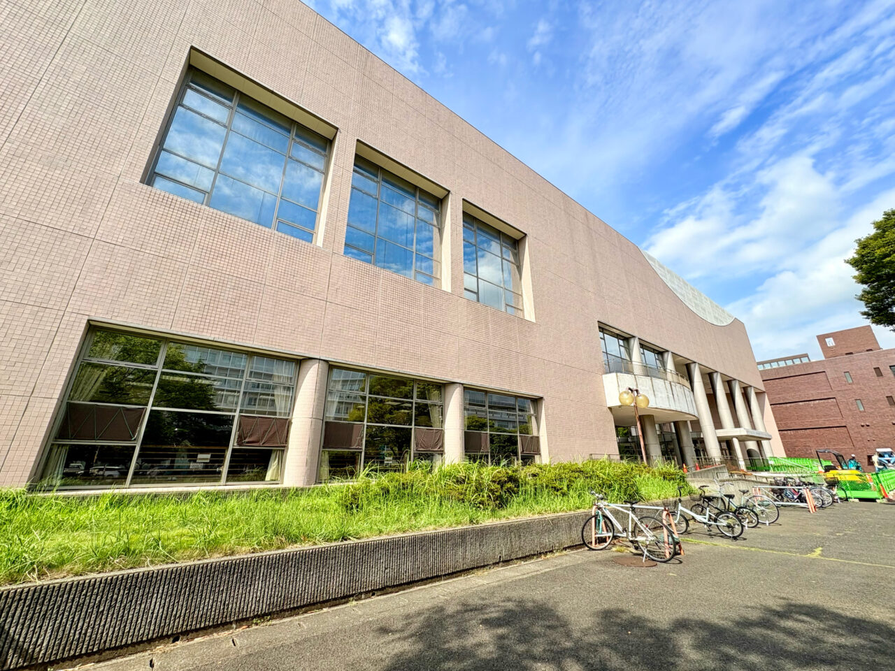 茅ヶ崎市総合体育館の外観