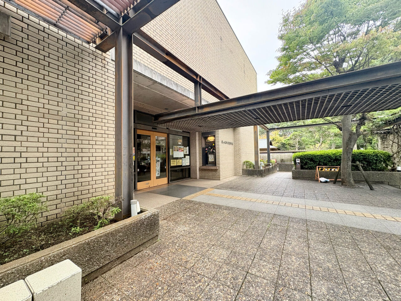 茅ヶ崎市立図書館の外観