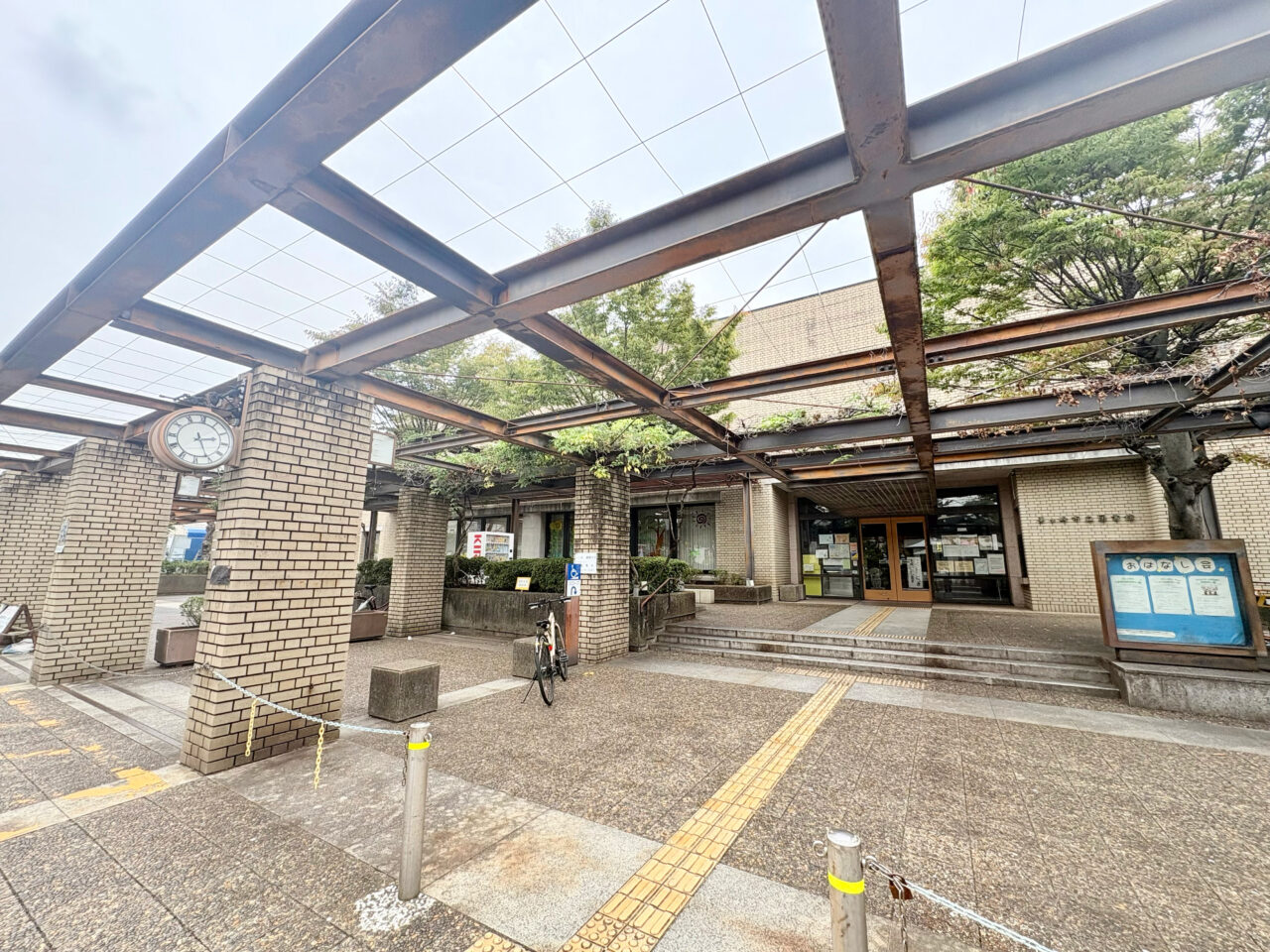 茅ヶ崎市立図書館の外観