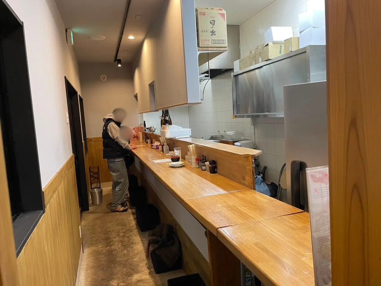 ボトルネックの店内カウンター席の様子