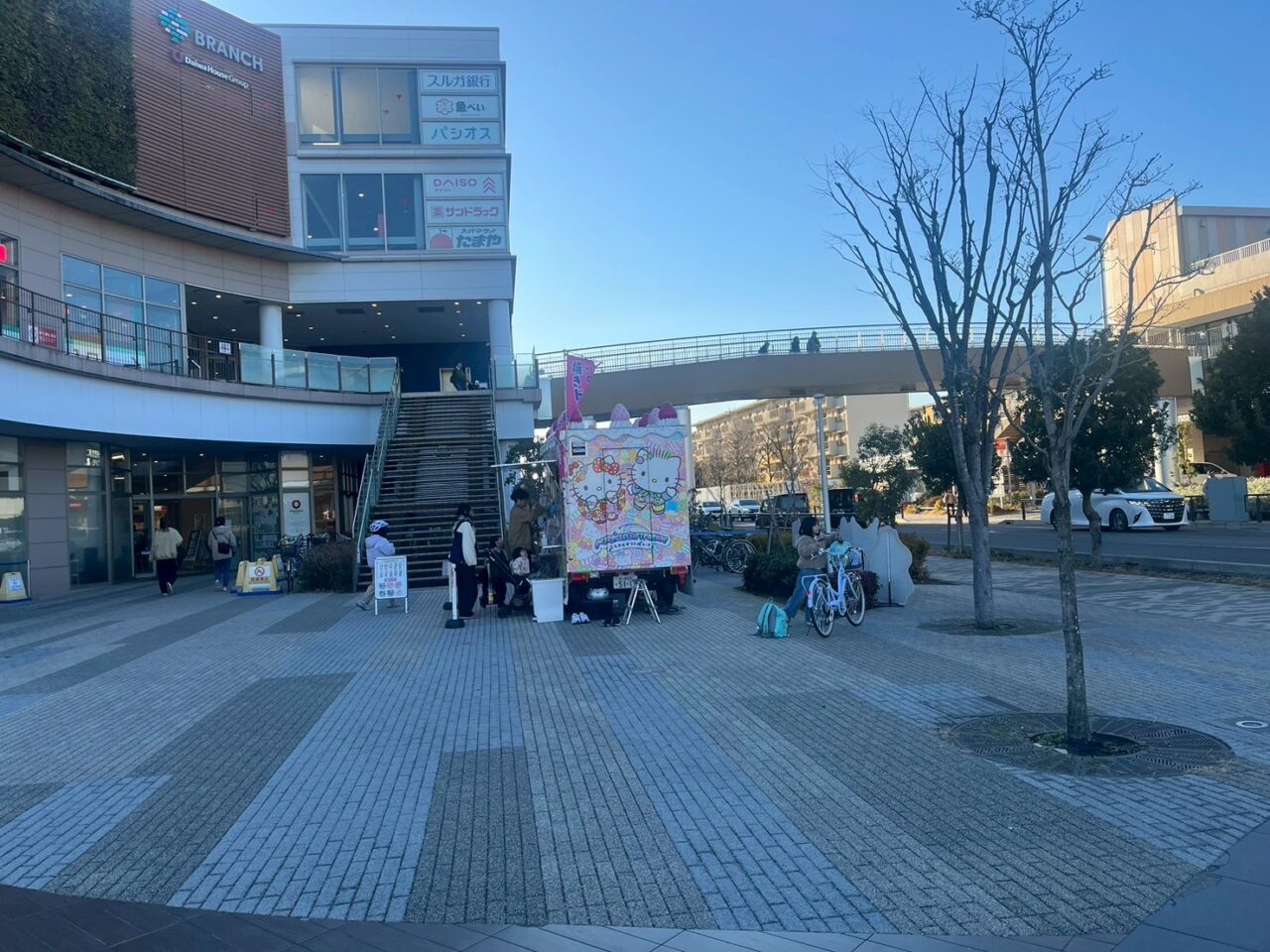 子どもと一緒に楽しめるブランチ茅ヶ崎2前の広場