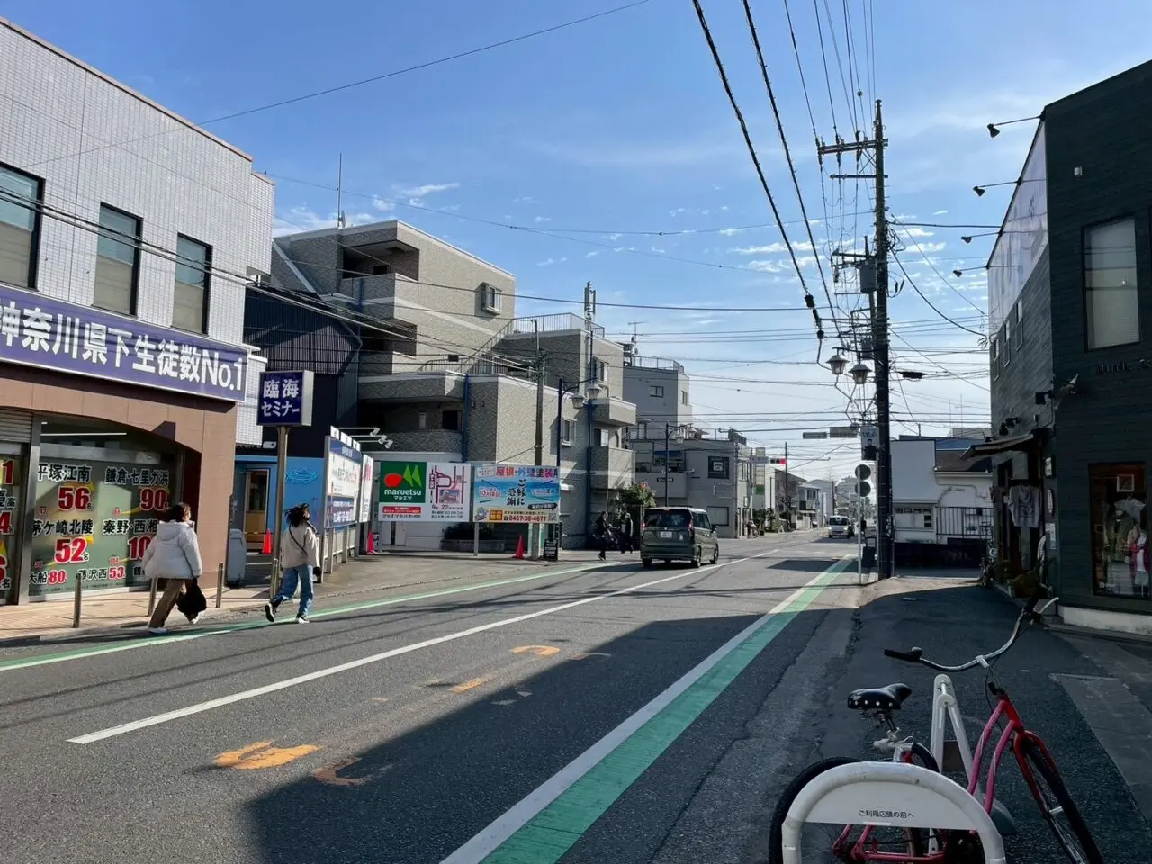 茅ヶ崎駅南口の雄三通り周辺の街並みの様子