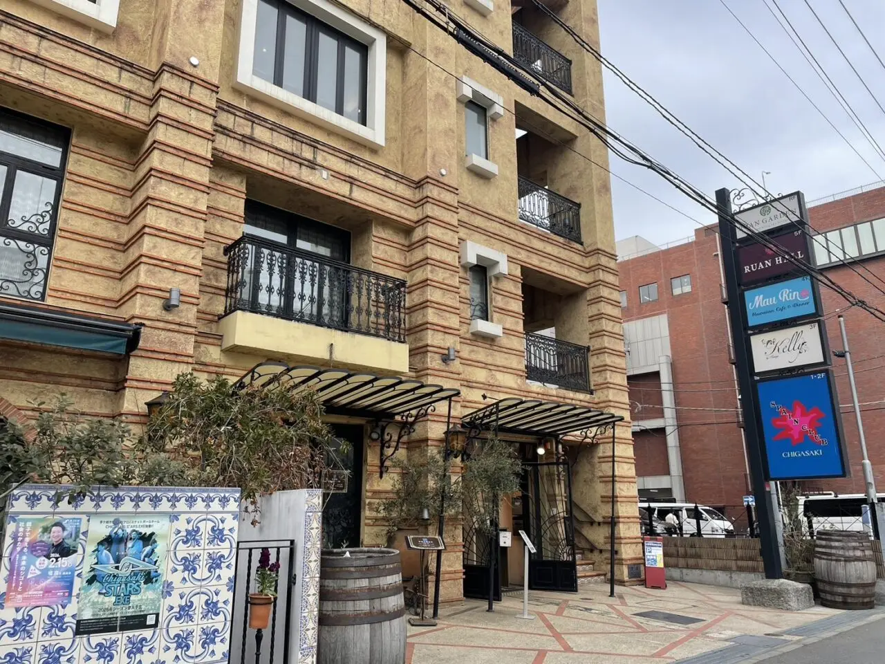 茅ヶ崎駅北口新栄町の商業エリアにある開発予定地