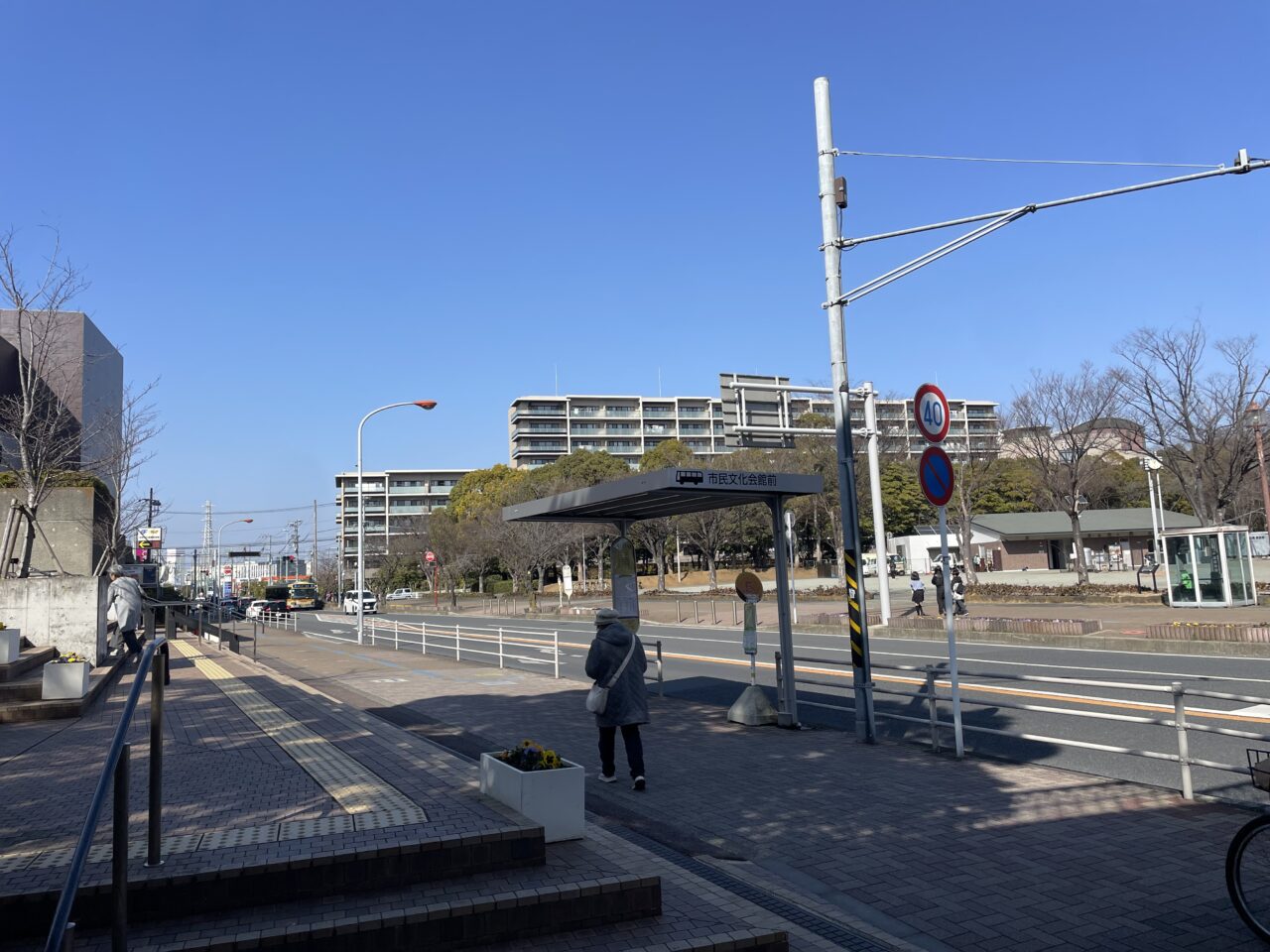 市役所前バス停周辺の様子