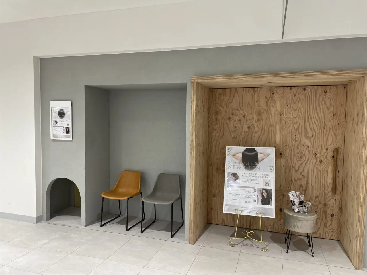 茅ヶ崎駅北口BLIX4階に掲示されたLune新店舗オープン告知ポスター