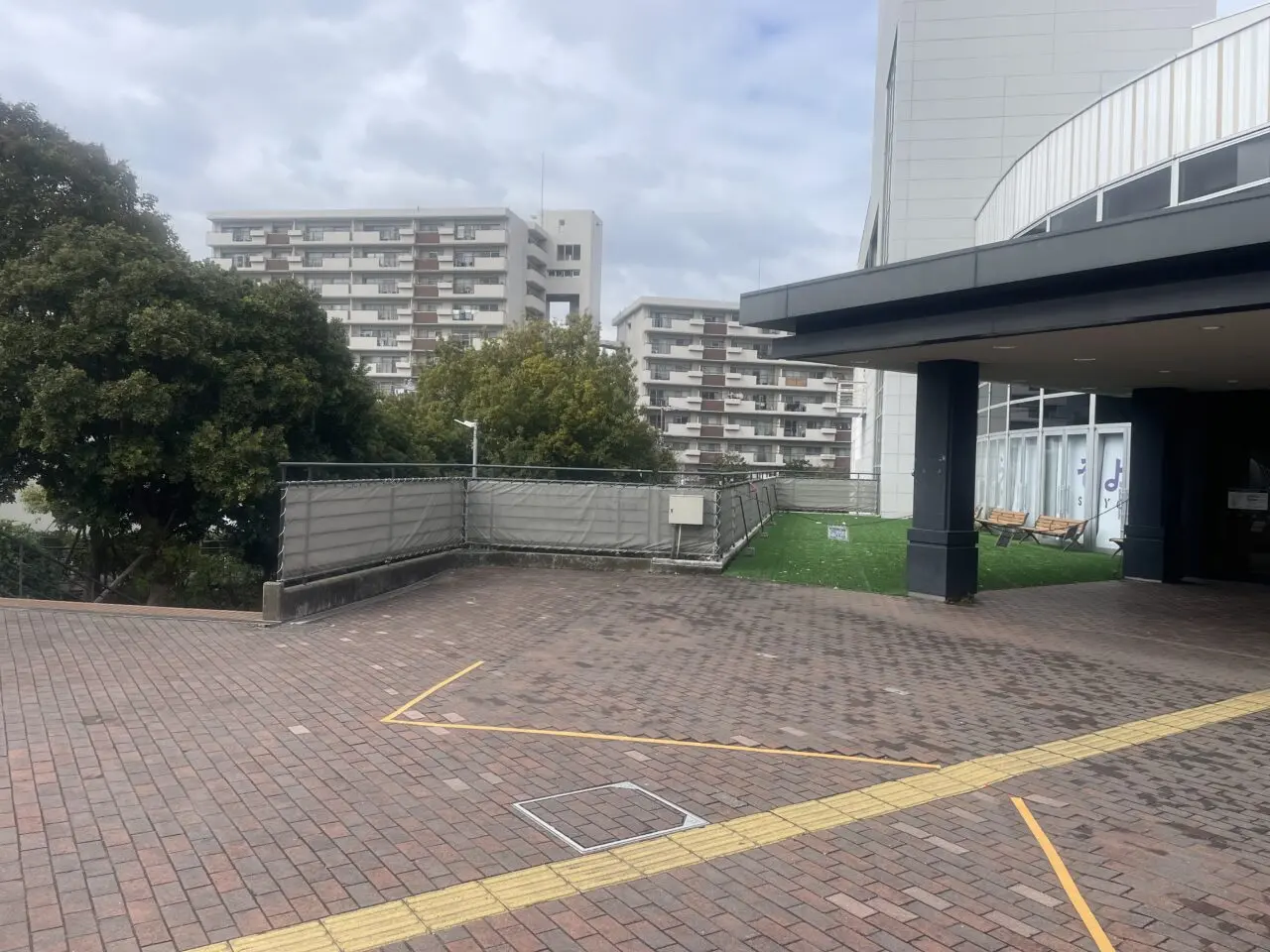 そよら湘南茅ヶ崎1階国道側入口付近の様子