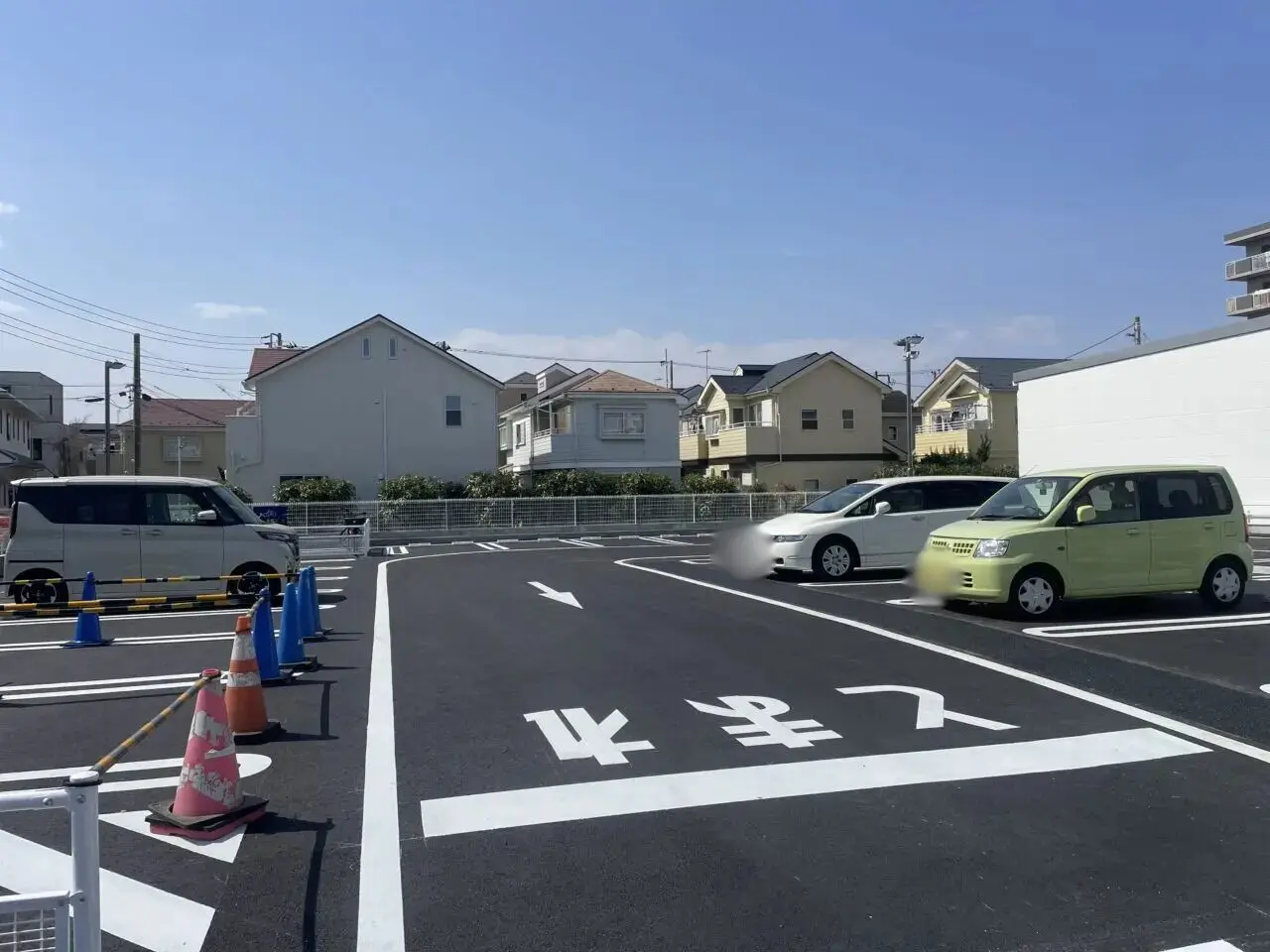 エイビー茅ヶ崎店 駐車場 通路