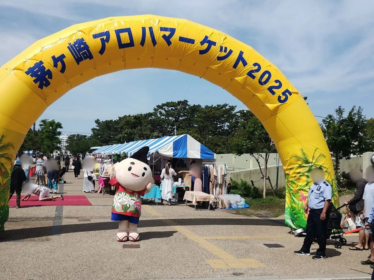 茅ヶ崎アロハマーケット2025会場入り口とえぼしまろ