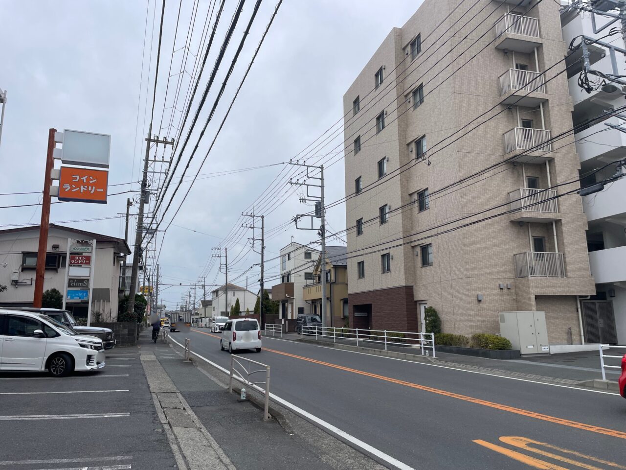 ONESELF茅ヶ崎店周辺の道路の様子