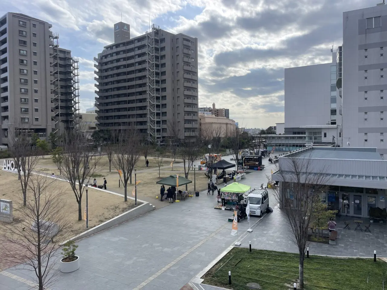 市役所前広場周辺の通路と利用環境