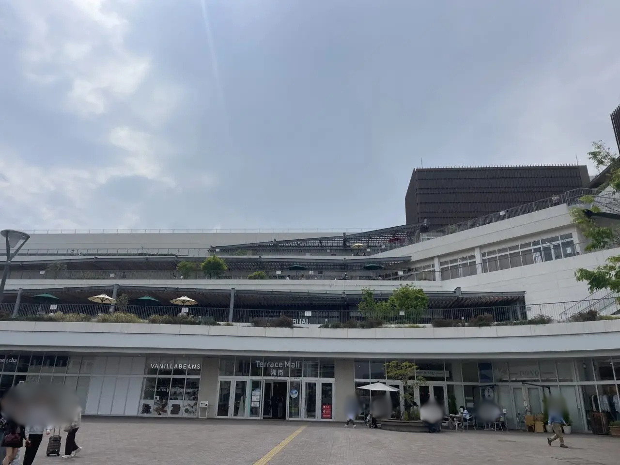 テラスモール湘南の入口