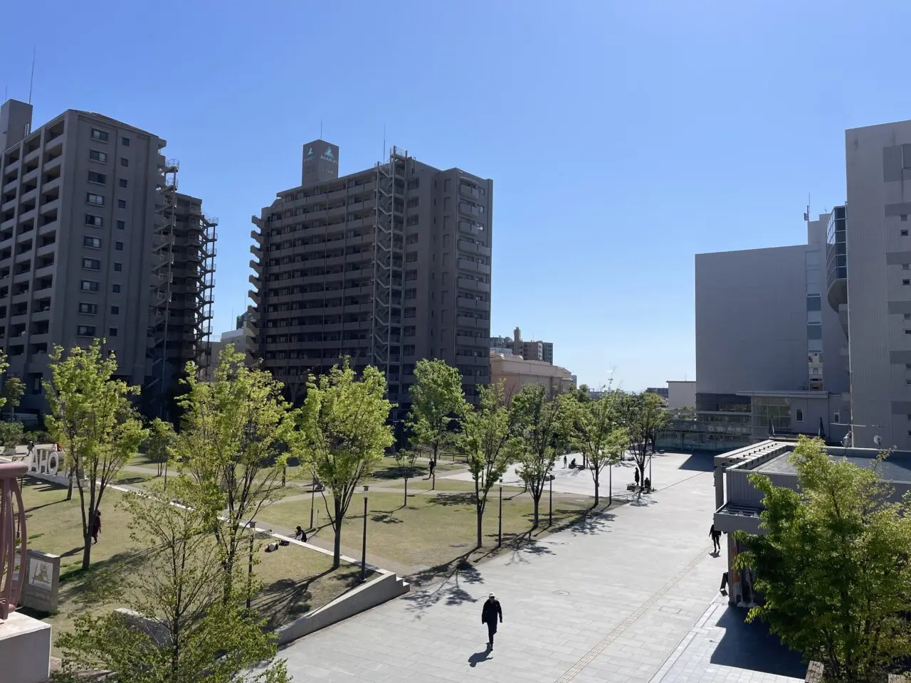 茅ヶ崎市役所前広場の全景
