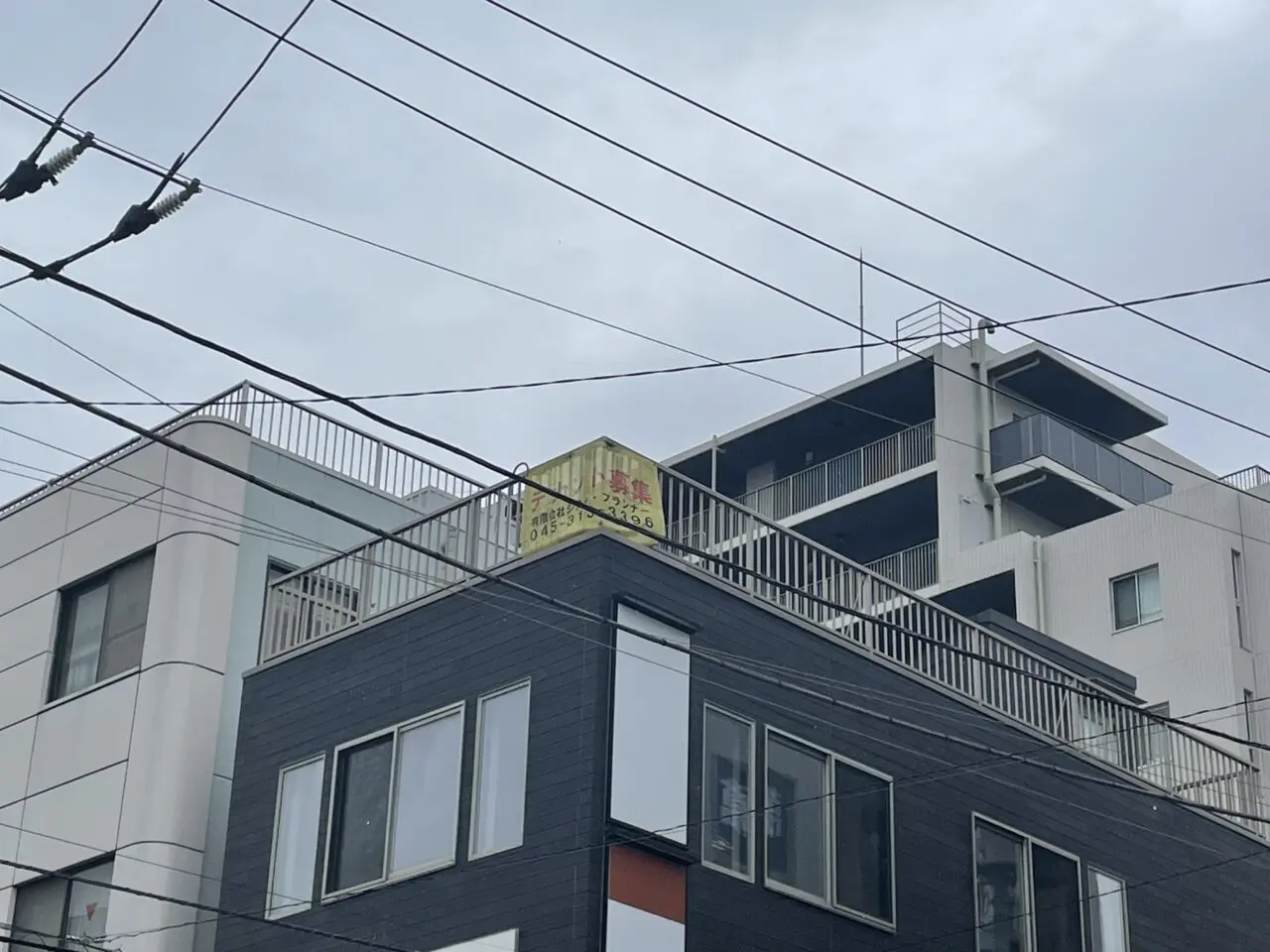 建物全体外観とテナント位置