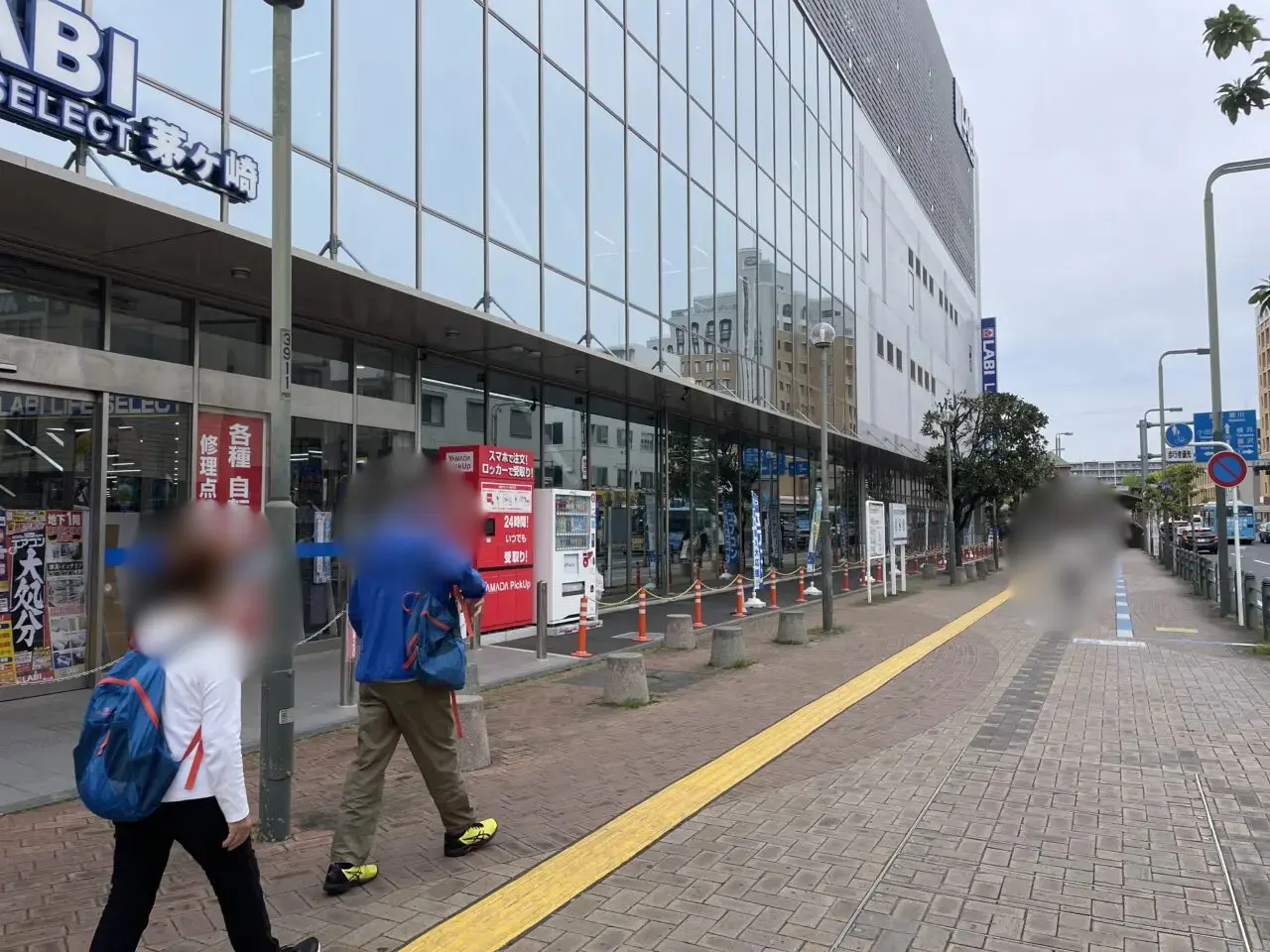 茅ヶ崎駅前の歩道の様子