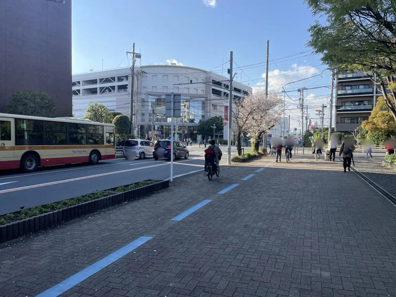 住宅街の道路と交通状況