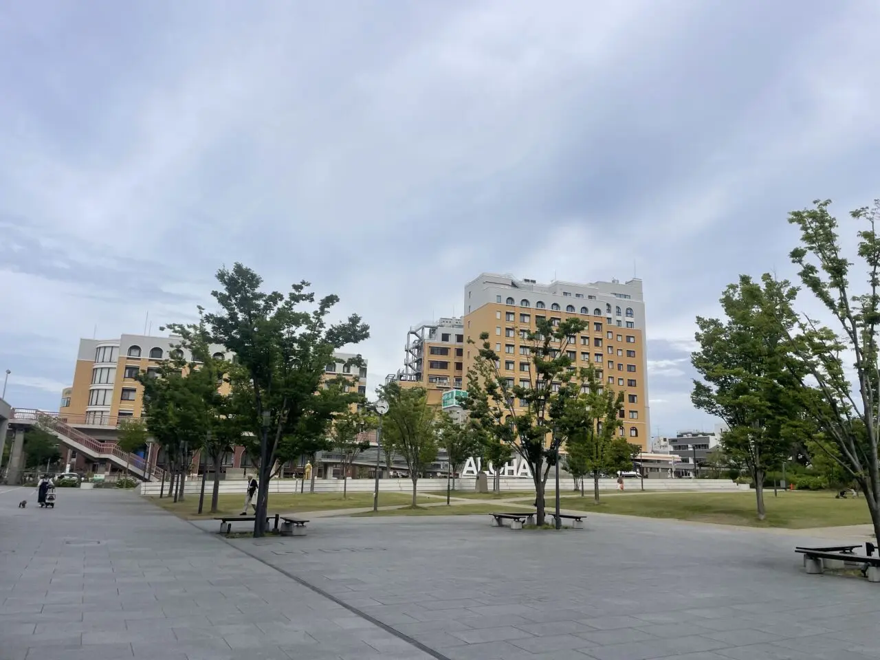 茅ヶ崎市役所前広場の様子