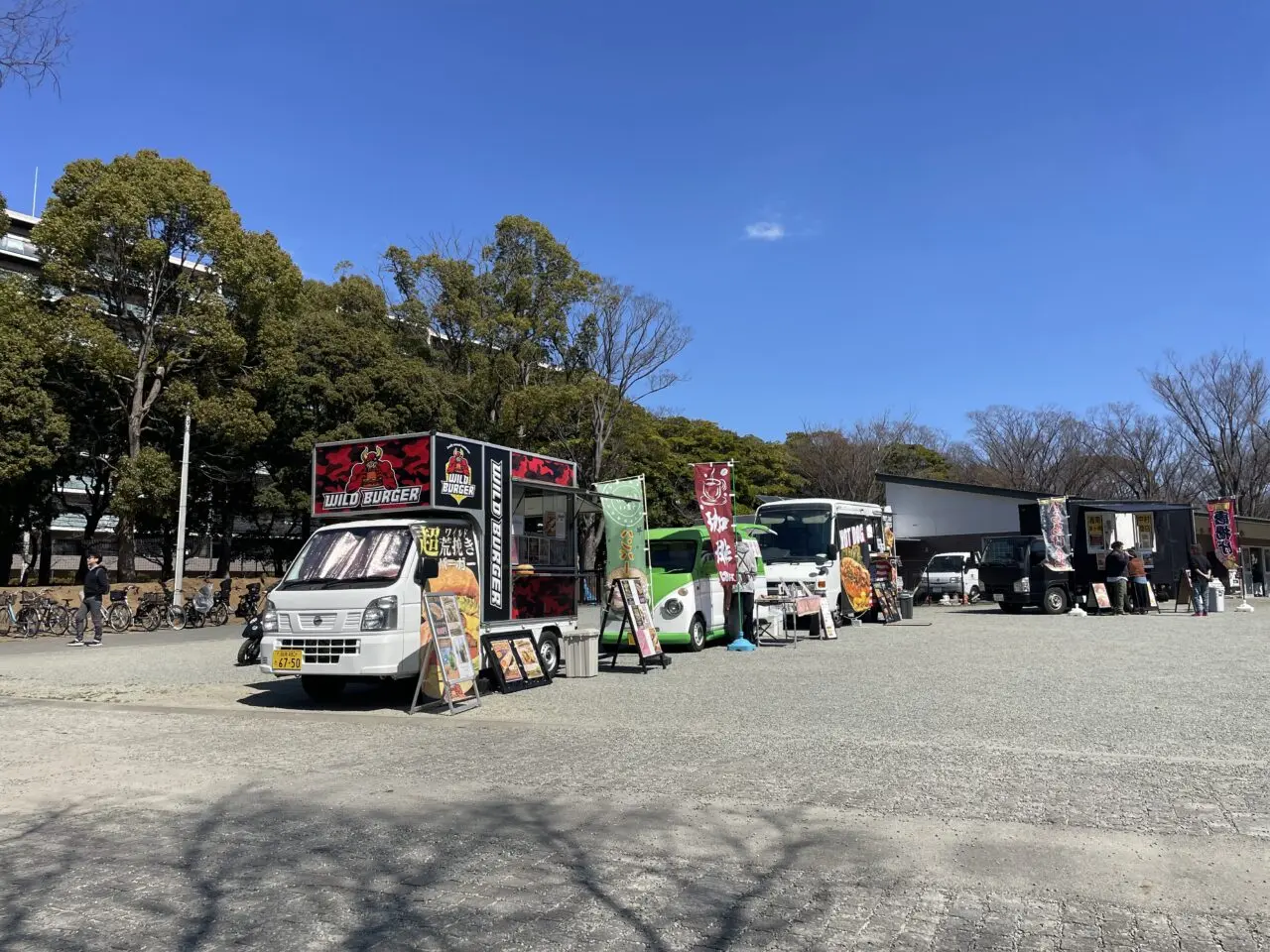 中央公園で開催された茅ヶ崎マルシェ過去イベントのキッチンカー風景