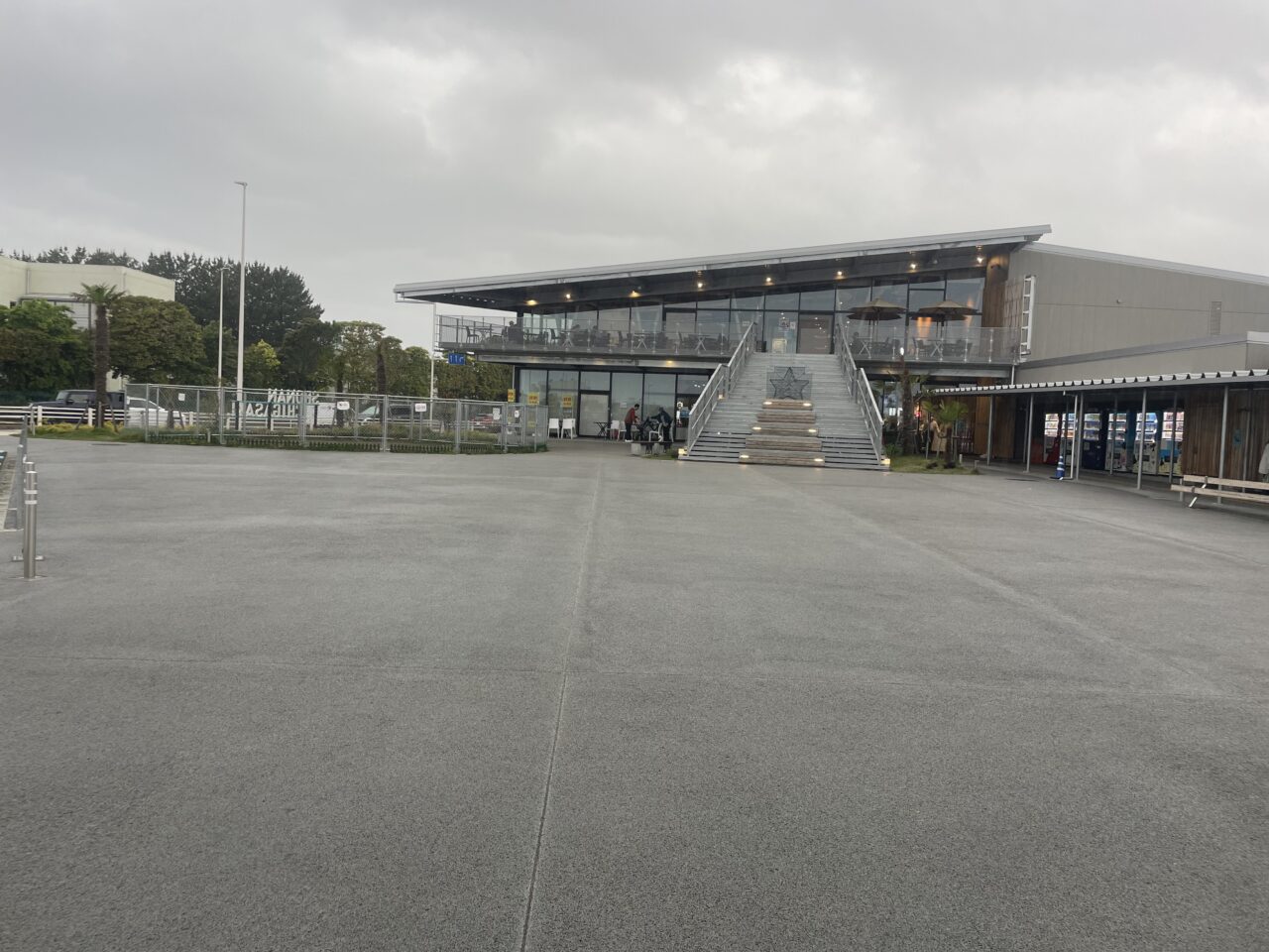 道の駅湘南ちがさき交流広場 マルシェ開催会場の様子