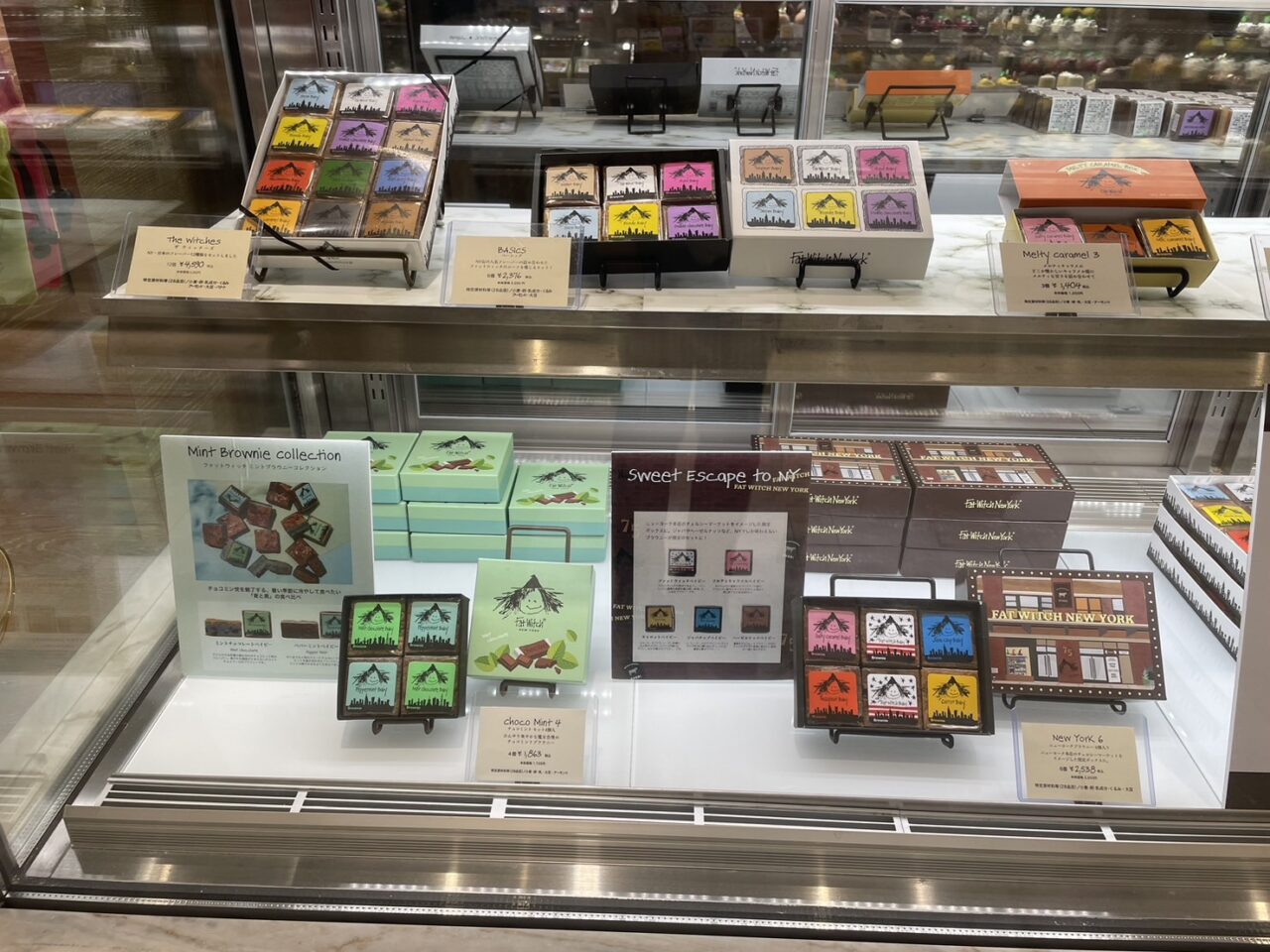 Fat Witch New Yorkのギフトセットや限定セットが並ぶショーケース