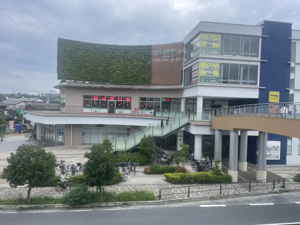BRANCH茅ヶ崎2の外観。まちスポ小箱市が開催される商業施設