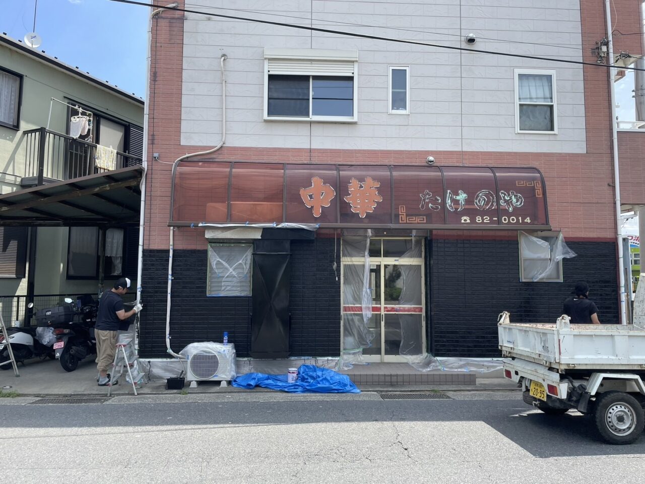 外壁塗装工事中の天王家茅ヶ崎店