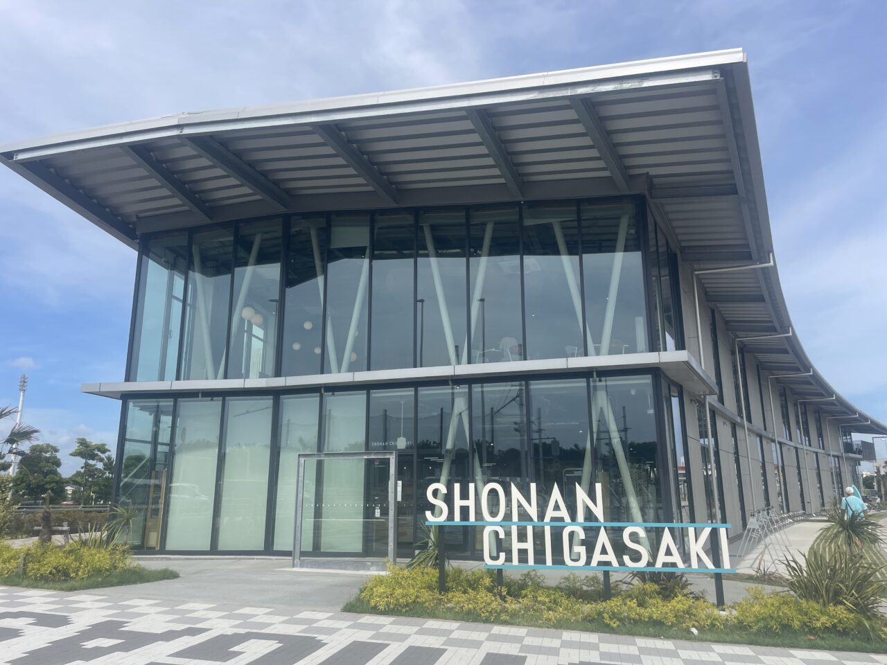 沖縄フェアが開催されている茅ヶ崎市柳島の道の駅湘南ちがさき外観
