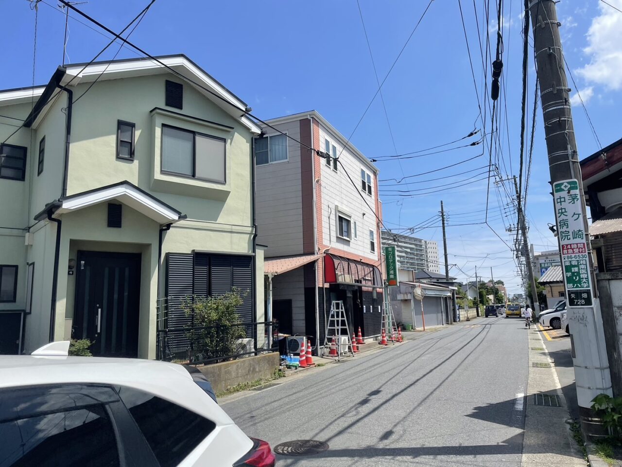 天王家茅ヶ崎店周辺の道路風景
