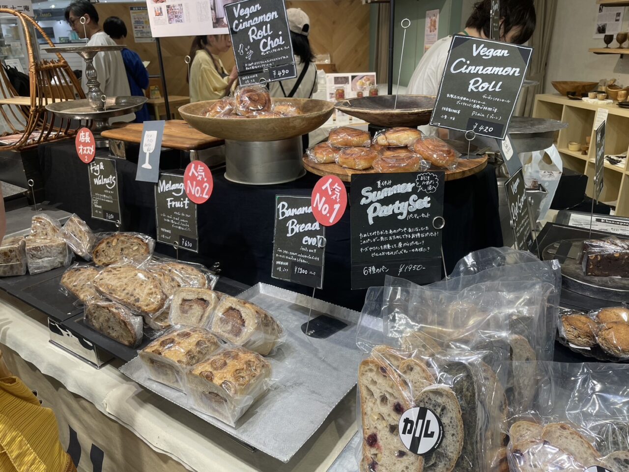 人気ベーカリー「カムパン」のパン販売ブース