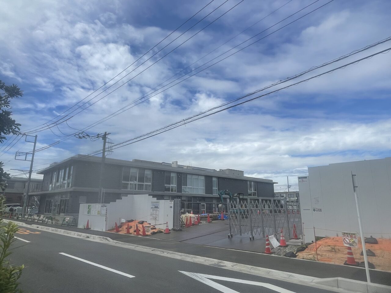 2026年8月に撮影した茅ヶ崎市高田の松林コミュニティセンター建設工事の進捗状況