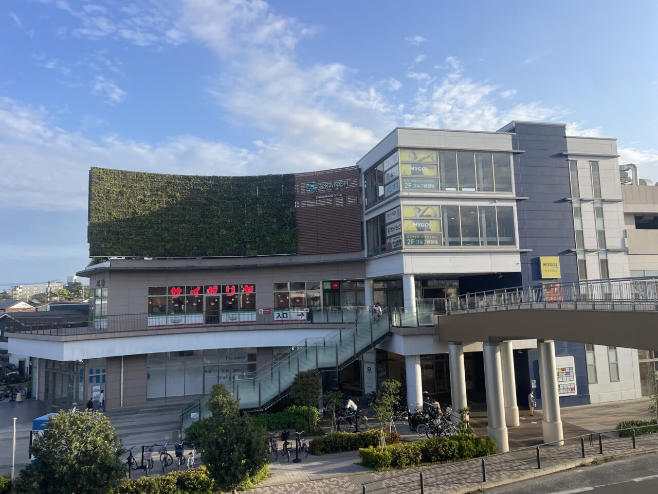 茅ヶ崎市浜見平にあるブランチ茅ヶ崎の施設外観