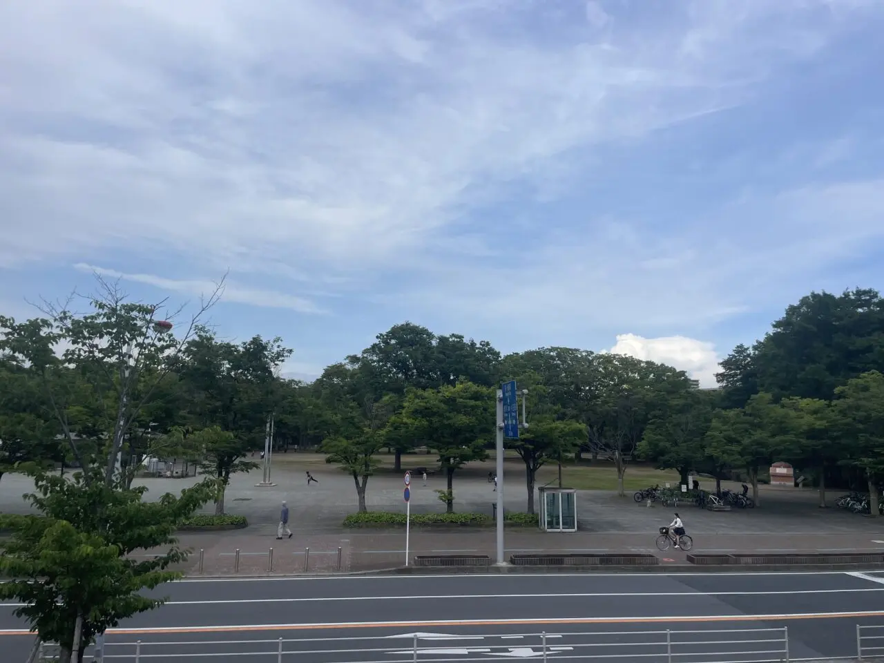 国道1号沿いにある第一カッターきいろ公園の園内