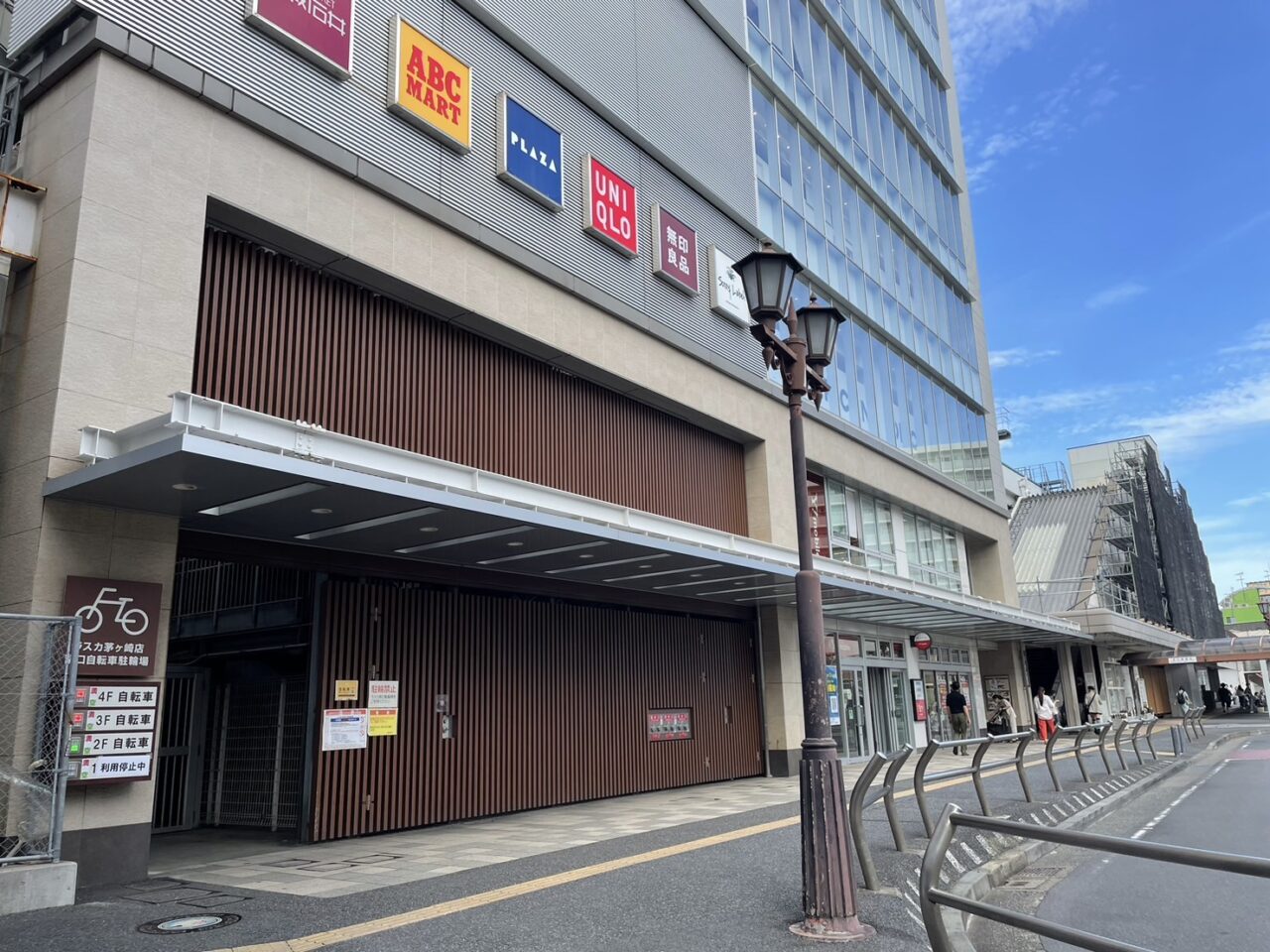 南口自転車駐輪場が設置されているJR茅ケ崎駅南口側のラスカ茅ヶ崎