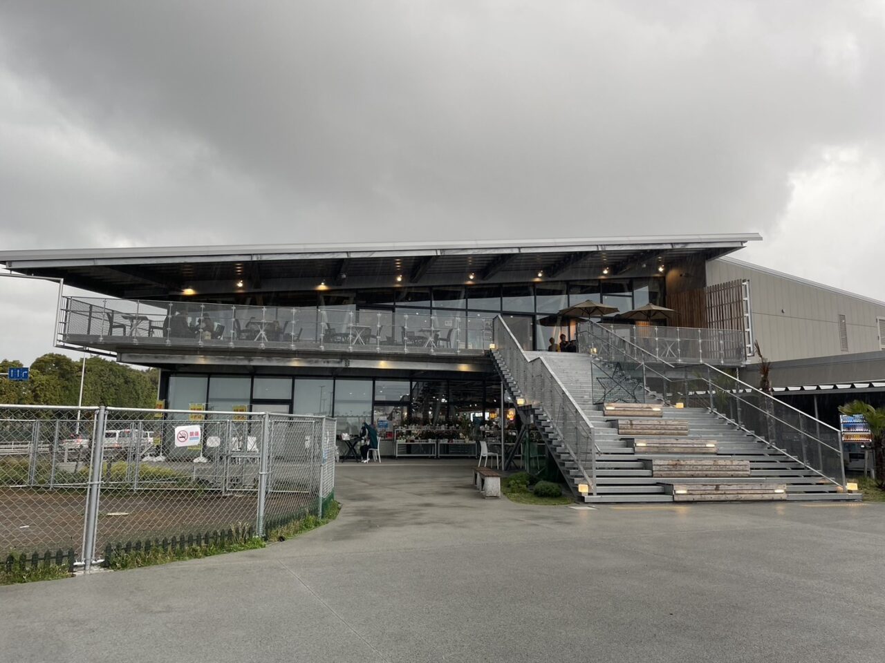 第4回ちがさき道の駅マルシェが開催される道の駅湘南ちがさきの外観